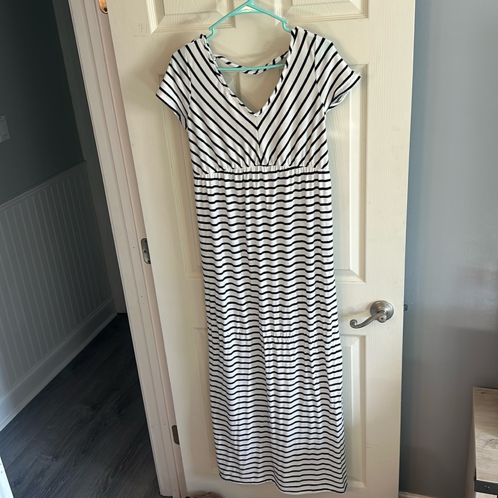 Maternity maxi dress